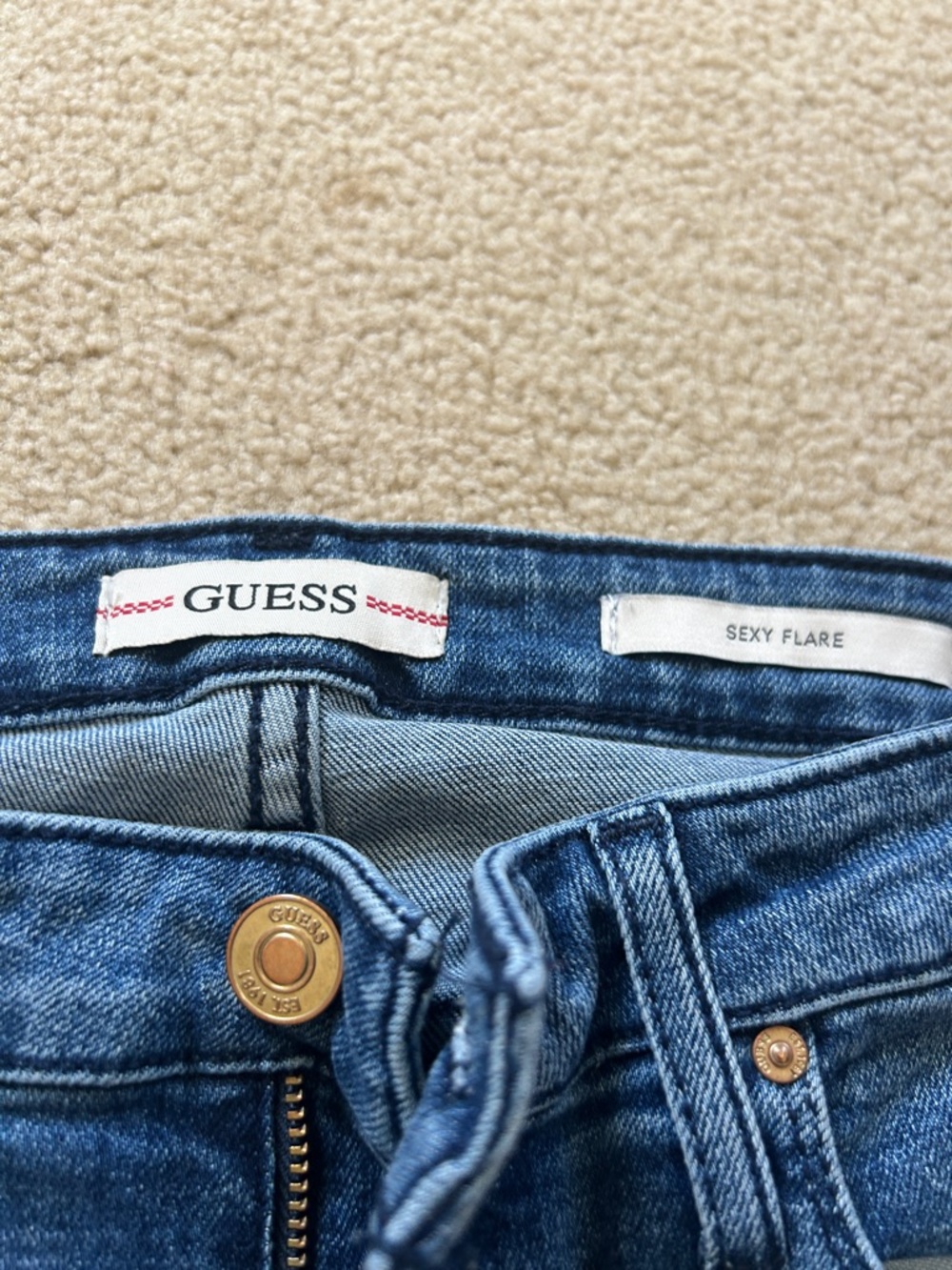 *LIKE NEW* Guess Eco Sexy Flare Jeans size 28 x 32 - Picture 4 of 8